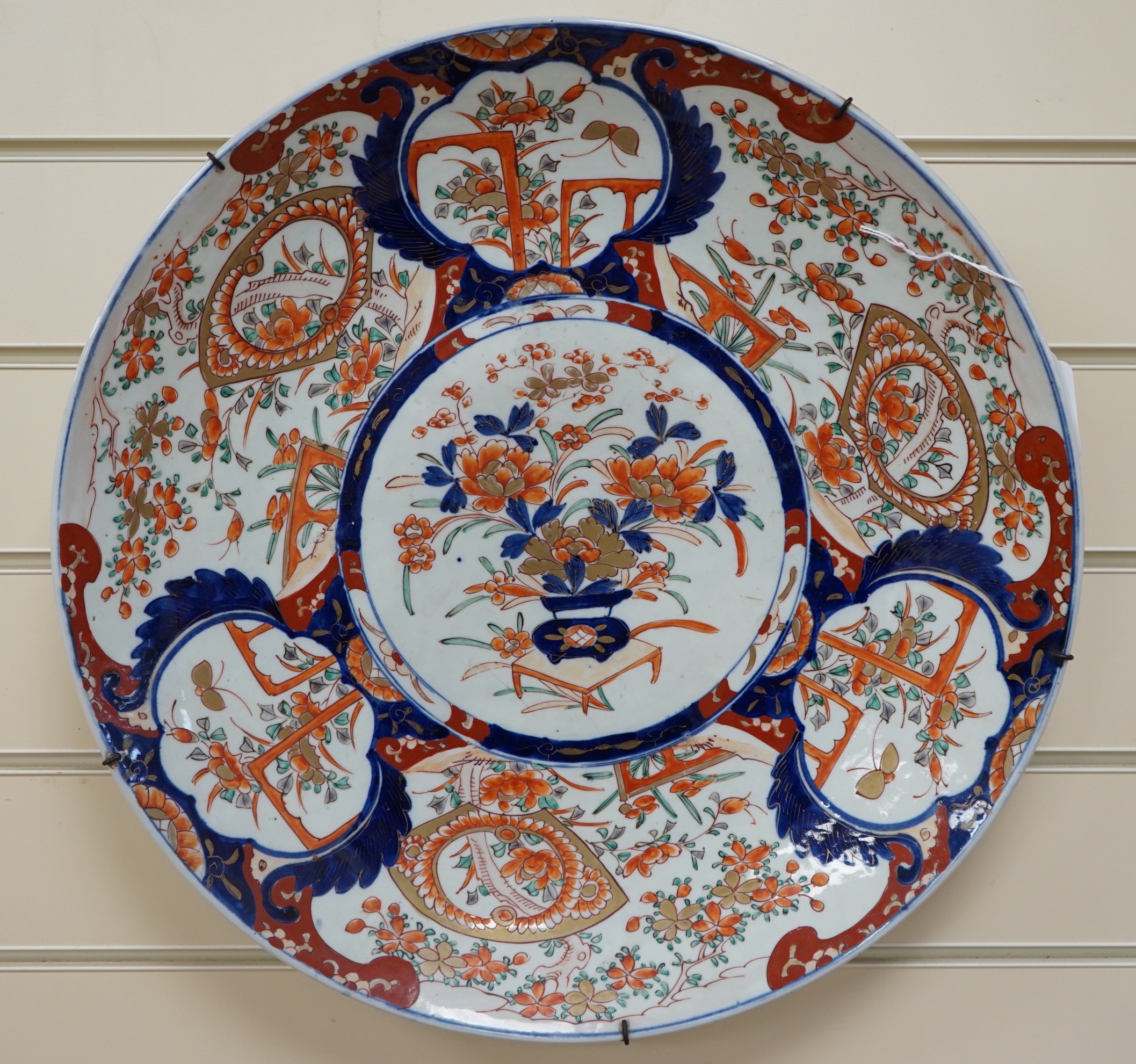 A large Japanese Imari charger, 46cm diameter